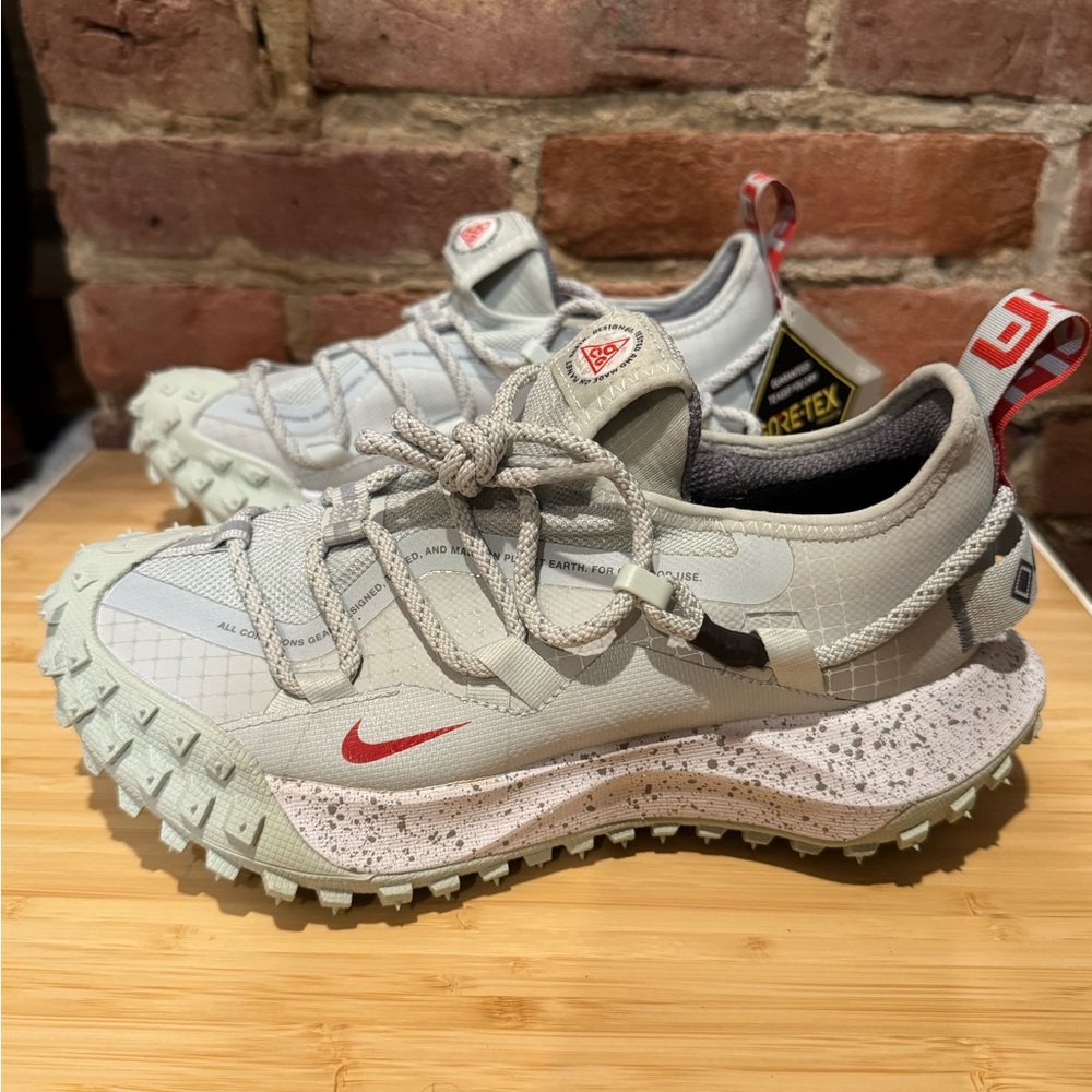 **Exclusive** NIKE ACG MOUNTAIN FLY LOW GTX 'TEAM USA' - 2022 Olympic Games